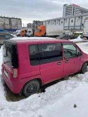 HONDA Mobilio, 2002 легковой автомобиль универсал, г/н C550EУ138, VIN отсутствует, номер кузова GB11021882, номер двигателя 2044459, цвет красный. Рабочее состояние не проверялось, передний и задний бампер имеют повреждения, также повреждены передние крылья и левая дверь. Обременения: залог…