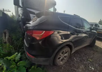 Hyundai Santa Fe 2012 года. Состояние удовлетворительное, на ходу, имеются технические неисправности (ошибки), мелкие вмятины, потертости, царапипины. VIN: KMHST81XBDU094738.