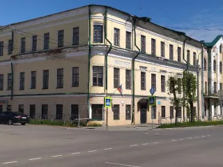 Здание терапевтического корпуса 2845,9 кв м земельный участок 2074 кв м Ярославская область, расположенное по адресу: Ярославская область, р-н Ростовский, г. Ростов, ул. Ленинская, д. 40, с земельным участком, в составе: Здание терапевтического корпуса, КН 76:19:010118:207, назначение: нежилое…
