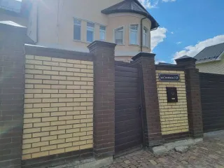 Дом 561,9 кв.м, участок 1344 кв.м, г. Казань. Здание, общая площадь: 561,9 кв.м., кадастровый номер: 16:50:160602:1814, расположенное по адресу: г. Казань, ул. Снежная, д. 26; земельный участок, общая площадь: 1344 кв.м., кадастровый номер: 16:50:160602:1942, расположенное по адресу: г. Казань, ул…
