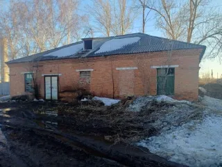 Нежилые здания и земельный участок в Алтайском крае. Нежилое здание (кадастровый номер 22:36:330005:1701), нежилое здание (кадастровый номер 22:36:330005:1702), нежилое здание (кадастровый номер 22:36:330005:1703), земельный участок (кадастровый номер 22:36:330005:1700). Техническое состояние…