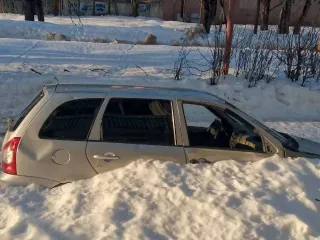 Lada Kalina 2012 года, 82 л.с., пробег 300000 км. VIN XTA111730C0242440, госномер С863КО40, цвет кузова серебристый, рабочий объем двигателя 1 596 куб.см.
