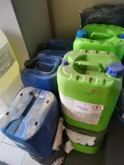 Судовая химия, 22 штуки. Щавелевая кислота, 25 кг — 10 шт. Очиститель грузовых трюмов щелочной, 25 л — 1 шт. Ингибитор коррозии жидкий, 25 л — 1 шт. Моющее средство биоразлагающее, 25 л — 2 шт. Преобразователь ржавчины, 25 л — 3 шт. Очиститель отложений, кислотный, 25 л — 2 шт. Кислота для удаления…