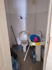 Здание склада с офисами 301,6 м² и участок 835 м², Сургут. Земельный участок, кадастровый номер: 86:10:0101212:894, площадь: 835 +/- 6 м2, категория земель: земли населенных пунктов, и нежилое здание — склад с офисными помещениями, 2 этажа, кадастровый номер: 86:10:0101212:524, площадь: 301.6 м2…