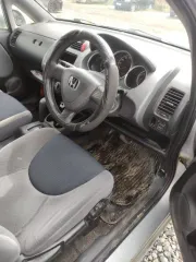 Honda Fit 2004 года, 86 л.с., пробег 300000 км, АКПП. Цвет серый. VIN отсутствует. ПТС 25ТО374964, госномер В989ТА96. Модель двигателя L13A, бензиновый, номер 1855928, мощность 86 л.с., объем 1339 куб. см. Номер кузова GD1-2033176. Экологический класс второй. Разрешенная максимальная масса 1275 кг…