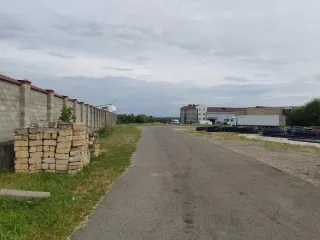 Земельный участок площадью 5161 +/- 25 кв.м, кадастровый номер 26:12:030402:229, местоположение: Ставропольский край, г. Ставрополь, ш. Старомарьевское, № 19, квартал 507. Категория земель: земли населенных пунктов, виды разрешенного использования: производственная деятельность (6.0), склады (6.9)…