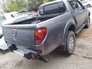 Mitsubishi L200 2015 года выпуска, VIN MMCJYKB40FDZ40616. Имущество является предметом залога.