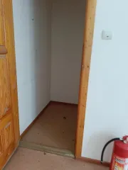 Нежилое помещение общей площадью 18,5 кв.м. с кадастровым номером: 43:15:010101:406, расположенное по адресу: Кировская область, р-н Лебяжский, пгт Лебяжье, ул. Комсомольская, д 2, пом. 8. Расположение в пределах объекта недвижимости: Этаж № 2.