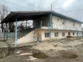 Здание клуба 1953 000000103 375,0
Здание конторы 1956 00000095 511,6
Пристройка к административному зданию 1998 00000093 59,8
Здание автовесовой на з/приеме 1969 00000040 612,1
Здание блок подсобных помещений 1967 00000037 467,4
Здание ж/д весов 1964 000000018 36,1
