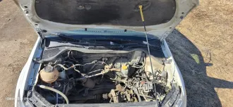 Volkswagen Polo 2019 года, белый цвет, VIN: XW8ZZZ61ZKG051234. Пробег 351161 км. Использовался в такси. Не на ходу, неисправен двигатель, демонтирован, находится в разобранном состоянии в багажнике автомобиля. Значительные повреждения, разрывы железа и вмятины по левой стороне автомобиля…