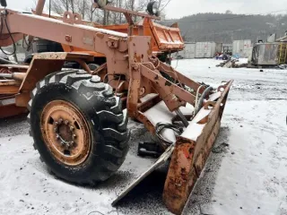 Автогрейдер ГС-18.05 2009 года, госномер МТ 6472 02. Страна-производитель: г. Брянск. VIN: 090020 (125). Год выпуска: 2009. Заводской номер машины (рамы): 090020. Номер двигателя: 90279588. Цвет: оранжево-черный. Паспорт самоходной машины (ПСМ): ВЕ № 550027 от 04.09.2009г. Мощность двигателя: 130…