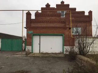 Дом 309,2 кв.м и земельный участок 1568 кв.м в селе Нижнее Санчелеево, Ставропольский район, Самарская область, улица Советская, д. 12. Объект индивидуального жилищного строительства в условно-удовлетворительном состоянии, внутренняя отделка требует косметического ремонта. Кадастровый номер дома…