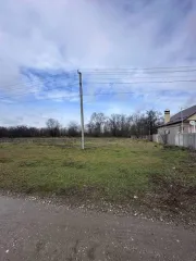 Земельный участок площадью 1383 кв.м, расположенный по адресу: Ставропольский край, Кировский район, село Горнозаводское, улица Гагарина, дом 4. Категория земель: земли населенных пунктов, разрешенное использование: для ведения личного подсобного хозяйства. Кадастровый номер: 26:35:100602:10…