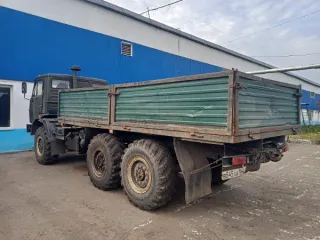 КАМАЗ 49511 1993 года выпуска, цвет защитный зеленый, бензиновый двигатель. Пробег 35074 км. VIN номер XTC43101N2007875.