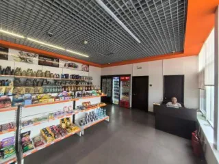 Здание магазина по продаже молочных продуктов с офисными и складскими помещениями кадастровый номер 56:43:0204007:34 площадью 1019,4 кв. м 2 этажа назначение нежилое расположено по адресу Оренбургская область г. Орск ул. Строителей 28 «Б» Земельный участок кадастровый номер 56:43:0204007:8…