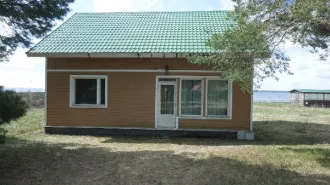Дома для круглогодичного и сезонного проживания, хозпостройки, база «Верхняя Рыбинка», Вологодская область. Объекты недвижимости - дома для круглогодичного и сезонного проживания, хозяйственно-бытовые постройки, очистные сооружения, ограждение (забор металлический), бытовая канализация…