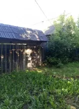 1/2 доля в праве на жилое здание, площадь: 32,7 кв.м., кадастровый номер: 43:07:120101:408 и 1/2 доля в праве на земельный участок, площадь: 3 775 кв.м., категория земель: Земли населенных пунктов, разрешенное использование: личное подсобное хозяйство, кадастровый номер: 43:07:120101:261, Адрес …