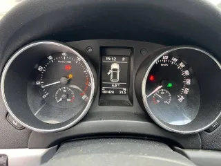 Skoda Yeti 2013 год выпуска, VIN XW8JF25L5DH710864, госномер Х433КТ799. ПТС и СТС оригиналы, 2 комплекта ключей. Автомобиль на ходу, имеется трещина на лобовом стекле и многочисленные мелкие царапины и сколы по кузову.