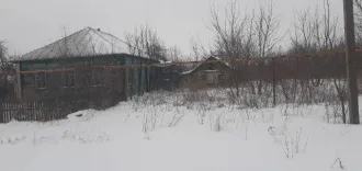 Продается 1/2 доли жилого дома площадью 52.5 кв.м, Россия, Белгородская область, Губкинский район, село Гущино, улица Железнодорожная, дом 138, кадастровый номер: 31:03:0501001:219 и 1/2 доли земельного участка площадью 5300 кв.м, кадастровый номер: 31:03:0501001:29.