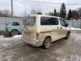 Nissan NV200 Vanette 2012 года, белый цвет. Двигатель HR16, мощность 109 л.с. (81.75 кВт), объем 1597 см³. Кузов № VM20025773, экологический класс 4. Максимальная масса 1925 кг, масса без нагрузки 1250 кг. Произведен в Японии.