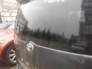 Toyota Noah 2004 года, черный цвет, государственный регистрационный знак Р969АХ04, номер кузова AZR650082366. ПТС отсутствует, наложен арест и запрет регистрационных действий.