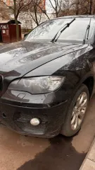 Bmw X6 2010 года, VIN: WBAFG2102BLN92421. Автомобиль не заводится из-за проблем с топливными форсунками. Боковые зеркала - царапины, повреждение лакокрасочного покрытия. Правое переднее крыло - скол, повреждение лакокрасочного покрытия (закрыто пленкой). Правый передний подкрылок - кустарная…