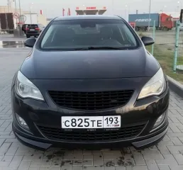 Opel Astra, 2012 года, 115 лс, 258702 км, АКПП. VIN номер XUFPE6DCXC3073510. Машина на ходу. Состояние транспортного средства-исправное. Ржавчина и сколы на лобовом стекле были при покупке машины.