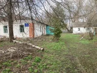 Здание школы 134,4 кв.м с участком 6137 кв.м, Воронежская область, Каширский район Отдельно стоящее здание с земельным участком 1) отдельно стоящее здание, назначение: нежилое, 1-этажное, кадастровый номер 36:13:1500003:133, площадь 134,4 кв. м., адрес: Воронежская область, Каширский район, с…