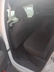Volkswagen Amarok, 2011 года, 163 л.с., АКПП. Транспортное средство: автомобиль Volkswagen 2H Amarok, год выпуска: 2011, VIN: WV1ZZZ2HZCA004848, регистрационный знак: Х 392 КН 19, цвет белый. Неисправен двигатель, следы коррозии на кузове, вмятины на капоте.