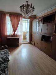 1/4 доля в праве на жилое помещение, площадь: 68,9 кв.м, кадастровый номер: 48:19:6130107:115, адрес  местонахождение : 399770, Липецкая обл, Елец г, Октябрьская ул, дом № 84, квартира 18