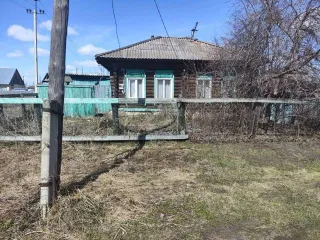 Земельный участок (кадастровый номер: 45:24:020111:47) площадью 755+/-10 м², местоположение установлено относительно ориентира в границах участка. Почтовый адрес ориентира: Курганская обл., Юргамышский р-н, рп. Юргамыш, ул. Осипова, дом 9-1. Категория земель: земли населенных пунктов для…
