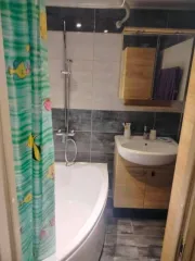 Квартира 53.3 м² Калининград, расположенная по адресу г. Калининград, ул. Чаадаева, д. 21, кв. 7, кадастровый номер 39:15:150515:420, состоящая из 2 жилых комнат, имеющая общую площадь 53.3 кв.м. Обозначение местонахождения недвижимости, указанное на карте, сформировано системой ЭТП при…