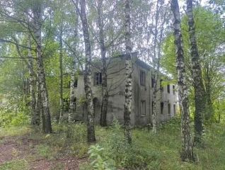 Объекты недвижимости 641,6 кв.м и земельный участок 5438 кв.м Ярославская область Продажа находящихся в федеральной собственности объектов недвижимого имущества общей площадью 641,6 кв. м. (кад.номера: 76:17:010101:21245, 76:17:010101:7653), местоположение: Ярославская область, р-н. Ярославский, д…