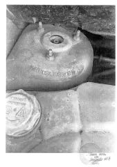 Ford Fusion 2010 года, серого цвета, госномер А335ВО92, VIN: WF0UXXGAJUAB88101. Состояние хорошее. Имеются царапины на заднем бампере слева и многочисленные сколы с царапиной на переднем капоте. Салон и шины в хорошем состоянии. Пробег 176013 км. Автомобиль на ходу.