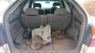 Nissan Rnessa 1997 года, белый цвет. ПТС 19ОК 676670, госномер С719КС19. Двигатель модель 060055B, номер 060055B, мощность 140 л.с. Кузов номер N30-101046. Разрешенная максимальная масса 1735 кг, масса без нагрузки 1460 кг.