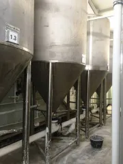 Реактор роторно-вихревого типа РРВТ (мощность 20-22 кВт) с ПЧ – 1 шт. Седигментатор пятисекционный, изготовленный по чертежам ИП Локтионов – 1 шт. Обвязка седигментатора – 1 шт. Дегидратор из нержавеющей стали объемом 3 м³ – 1 шт. Станция подготовки реагентов – 1 шт. Фильтр напорный – 1 шт.