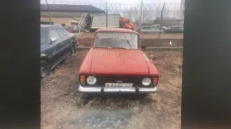 ГАЗ 2775, ВАЗ 2101, ВАЗ 2107 1994, ВАЗ 21043. Автомобиль марки ГАЗ 2775, белого цвета, гос. номер А242ЕЕ03, номер кузова 33020060374890. Автомобиль марки «ВАЗ 2101» без государственного регистрационного знака, бежевого цвета, в удовлетворительном состоянии. Автомобиль без видимых повреждений…