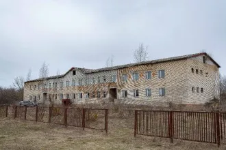 Земельный участок 6558 кв.м, здание дома-интерната 1848,1 кв.м и склад 51,8 кв.м, Липецкая область, Лев-Толстовский р-н Земельный участок общей площадью 6558 +/-28 кв.м., категория земель: земли населенных пунктов, вид разрешенного использования: под общественную застройку, кадастровый номер…