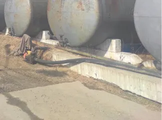 Производственная база (Нефтебаза), 9 объектов, Иркутская обл., Усолье-Сибирское, 9 объектов недвижимости, расположенных по адресу: Иркутская обл., г.Усолье-Сибирское, территория Усольского филиала AO "Строймеханизация" (УУМ): 1) Наливная эстакада для светлых нефтепродуктов и масел (залог)…