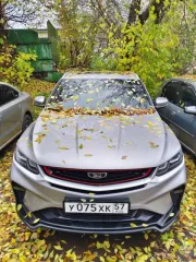 Toyota Camry 2015 года, пробег 42 тыс. км. Техническое состояние удовлетворительное, имеются сколы на капоте. Автомобиль требует некоторого ремонта и замены мелких расходных материалов и деталей. Состояние салона и кузова видно на фотографиях.