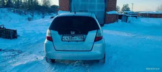Honda Fit, 2008 года, 100 лс, 241000 км, АКПП. Автомобиль Honda Fit, 2008 г.в., гос.рег.знак С438НУ138, модель, номер двигателя: L13А, 4112636, мощность (кВт/л.с.): 74.0/100.0, рабочий объём двигателя (см3): 1339, номер кузова: GE61101583, цвет кузова: серый.