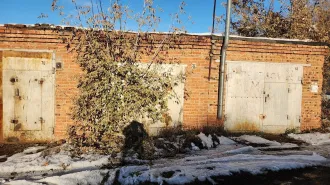 Гаражный бокс ГСК Луч-25 г. Омск бокс №69 площадь 20.9 м2 кирпич, смотровая яма, свет.