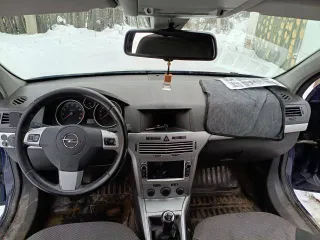 Opel Astra A-H 2011 легковой автомобиль, марка: ОПЕЛЬ ASTRA(A-H) 2011 года выпуска, 116 л.с., ПТС: 39HK054565151020110Z, VIN: XWF0AHL48C0003288. Зарегистрирован за супругом Должника. Горит чек, ошибка в 4 цилиндре.