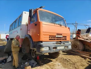 Движимое имущество (автомобили, специализированная техника), расположенное по адресу: г. Самара п. Козелки автобаза №2. Полуприцеп автомобильный НЕФАЗ 9334-10, VIN X1F9334P0A0013171, г.в 2010, гос.рег.знак АУ 0869 63. Автомобиль КАМАЗ 44108-10, VIN XTC44108KA2373168, г.в 2010 гос.рег.знак Н 001 УМ…