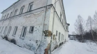 Нежилое здание 809,9 кв.м и земельный участок 3952 кв.м, Осинники, Кемеровская область - нежилое здание общей площадью 809,9 кв. м, кадастровый номер 42:31:0103026:49, расположенное по адресу: Кемеровская область – Кузбасс, г. Осинники, ул. Больничный Городок, зд. 44/2, к. 4; земельный участок…