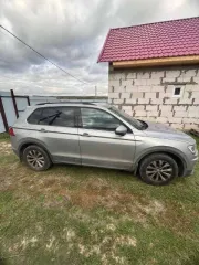 Volkswagen Tiguan 2020 года выпуска, 149.6 л.с., пробег 100000 км, автоматическая коробка передач. VIN: XW8ZZZ5NZLG044936. Автомобиль находится в залоге. Пробег уточнять при осмотре.