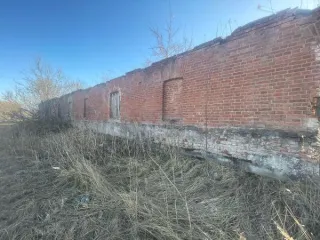 Нежилое здание (бывший клуб) 661 кв.м с участком 1500 кв.м, Псковская область. Нежилое двухэтажное здание (бывший клуб) объект культурного наследия местного значения, 1864 г.п., площадью 661 кв.м., КН 60:17:0162501:364; земельный участок КН 60:17:0162501:98, площадью 1500 кв.м. Год ввода в…