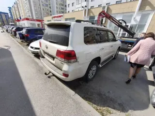 Toyota Land Cruiser 200, 2019 г.в., 249 л.с., 260000 км, полный привод, АКПП, VIN JTMCV05J904274063, гн. Х999СВ86. Автомобиль имеет сколы, вмятины, царапины, повреждения лакокрасочного покрытия и другие дефекты, КЛЮЧИ ОТСУТСТВУЮТ, ДВС не запускался, диагностика технического состояния не проводилась.