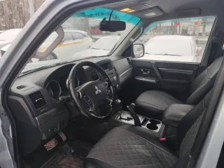 Mitsubishi Pajero 2012 года, дизельный двигатель 3.2 л (200 л.с.), АКПП, полный привод, левый руль, цвет серебристый, пробег 191868 км, VIN JMBLYV98WCJ002967.