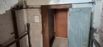 Нежилое здание (кормоцех) - 746,2 кв. м, кадастровый номер 35:22:0111025:1064
Нежилое здание (кормосклад) - 1 108 кв. м, кадастровый номер 35:22:0111025:1071
Земельный участок 2 605 +/-34 кв. м, кадастровый номер 35:22:0111025:909, земли населенных пунктов 
Земельный участок - 1 828 +/- 28 кв…